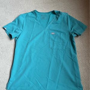 FIGS SCRUB TOP